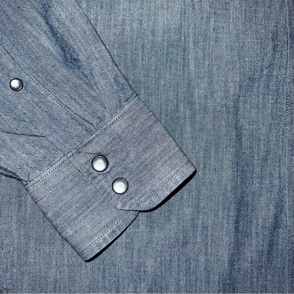 Banana Republic Slim Fit Pearl Snap Mens Size Medium